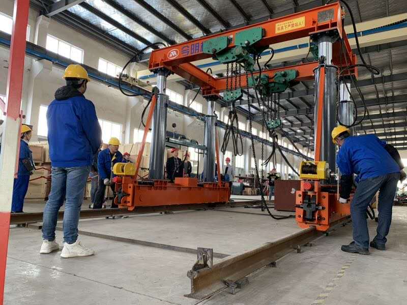 南京今明機(jī)械工程有限公司自主研發(fā)國(guó)內(nèi)首臺(tái)20噸氣動(dòng)起重機(jī)成功驗(yàn)收！